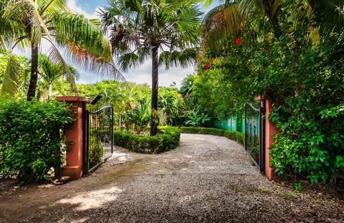 Junquillal Haus | 200 steps from the beach! Private 3BR Pool AC Wifi