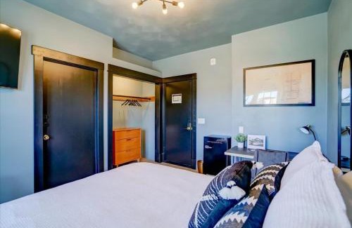 Waunakee Hotel | 201 -Single Queen