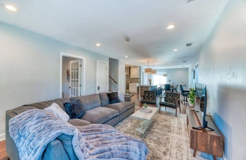 Nauck Haus | 2014 S Langley · NewBuild*KingBed*PrvBackyard*Park4*10mins->DC