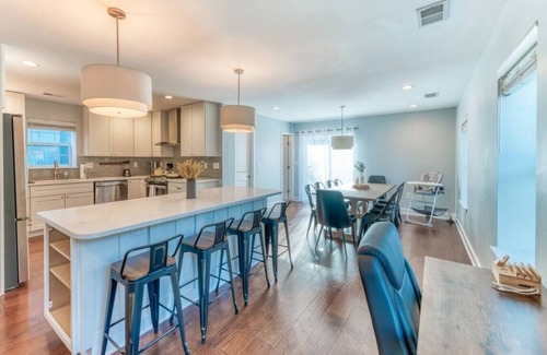 Nauck Haus | 2014 S Langley · NewBuild*KingBed*PrvBackyard*Park4*10mins->DC