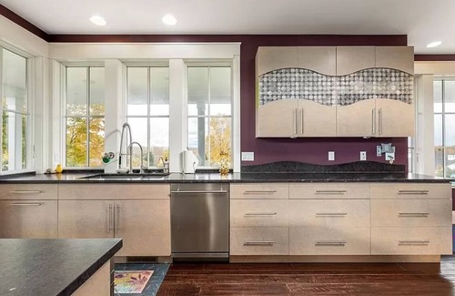 Suttons Bay Haus | 2023 Vineyard House