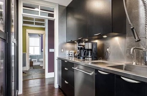 Suttons Bay Haus | 2023 Vineyard House