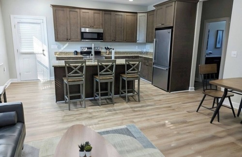 Elizabeth City Haus | Over the Railroad, Private Modern Farmhouse w/ Late Checkout