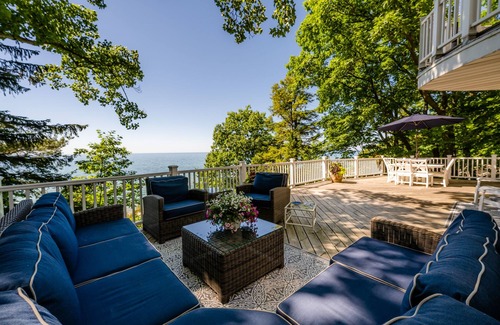 Shorewood-Tower Hills-Harbert Haus | Geräumiges Haus am Ufer des Lake Michigan mit eigenem Strand!