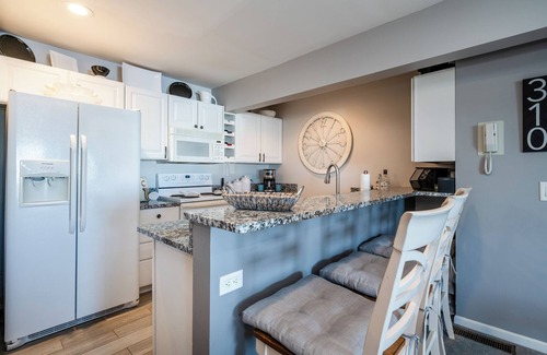 New Buffalo Eigentumswohnung | (Rabattwochen Juli!) Perfekt gelegenes neues Buffalo Condo mit Association Pool!