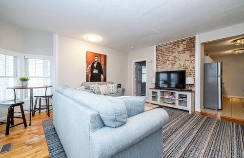 Three Oaks Haus | Three Oaks Home Close To Everything! Two Night Summer Min!