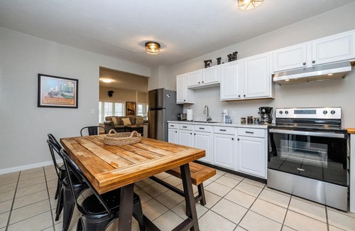 Three Oaks Haus | Three Oaks Home Close To Everything! Two Night Summer Min!
