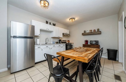 Three Oaks Haus | Three Oaks Home Close To Everything! Two Night Summer Min!