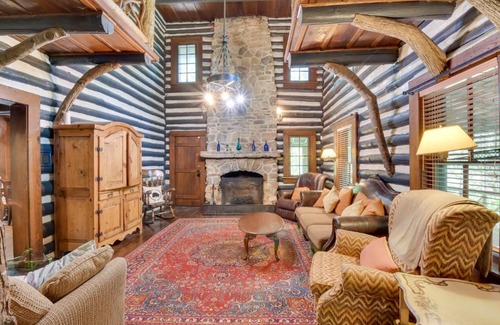 Rocky Bottom Haus | 21 Mi to Devils Fork State Park Sunset Cabin!