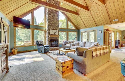 Blissfield Haus | 23 Mi to Mohican SP Group-Ready Lodge with Hot Tub