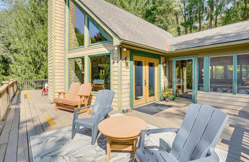 Blissfield Haus | 23 Mi to Mohican SP Group-Ready Lodge with Hot Tub