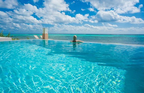 Bodden Town Villa | 25% Off! Oceanfront Resort Villa w/ Stunning Views, Pool, Spa & Onsite Staff