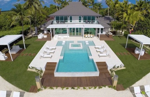 Bodden Town Villa | 25% Off! Oceanfront Resort Villa w/ Stunning Views, Pool, Spa & Onsite Staff