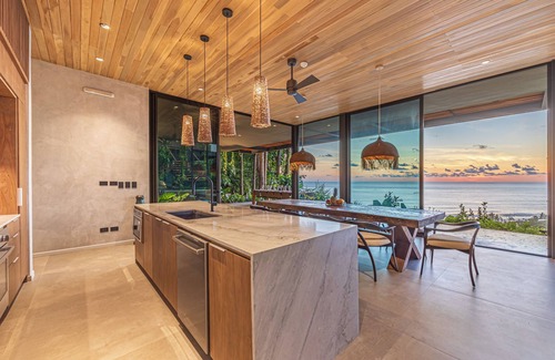 Marina Vista Haus | 25meter pool-Luxury-Dominical-Housekeeping-Beach
