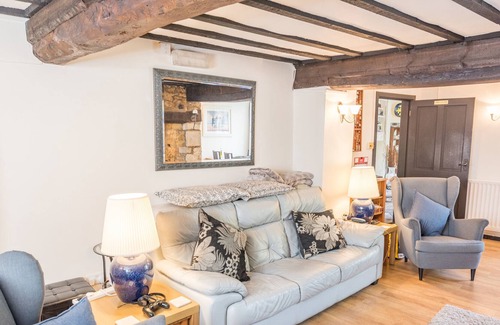 Abbotsbury Haus | 26 Rodden Row, ABBOTSBURY