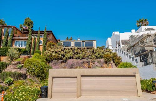 Middletown Haus | 26' SUNDECK OCEAN Panoramic VIEWS with AC Fast WiFi -902Mbps