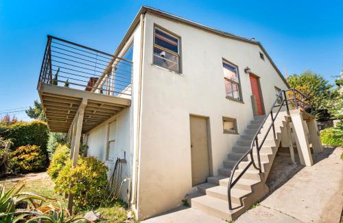 Middletown Haus | 26' SUNDECK OCEAN Panoramic VIEWS with AC Fast WiFi -902Mbps