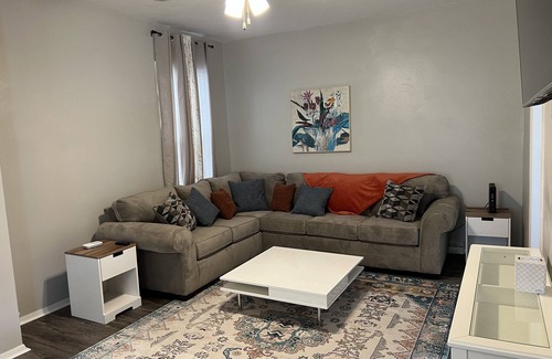 Mishawaka Haus | 2700 square foot-4 Bedroom Home with Free parking