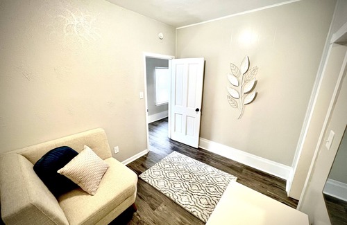 Mishawaka Haus | 2700 square foot-4 Bedroom Home with Free parking