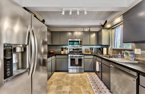 Christmas Valley Skihütte | 2782B River Chalet - River Front Chalet, quiet location. AC, great setting