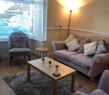 Scunthorpe Haus | 29 Comfort house 2 bedroom townhouse with parking