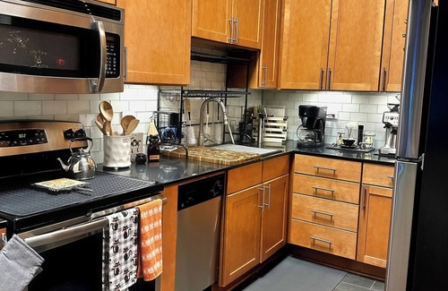 French Quarter Wohnung | 2B/2B BEAUTIFUL + FULLY Outfitted; GAR. PARK. Avail! MSG US re: OUR SPECIAL!
