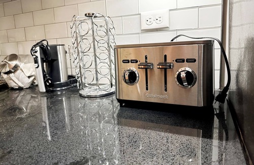 French Quarter Wohnung | 2B/2B BEAUTIFUL + FULLY Outfitted; GAR. PARK. Avail! MSG US re: OUR SPECIAL!