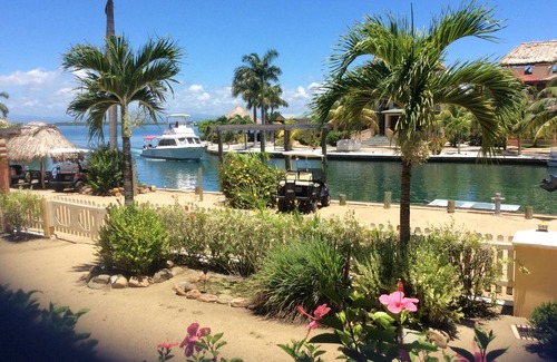 Placencia Eigentumswohnung | Herbst Special 160 $ mit herrlichem Blick auf das Wasser, Grill und Kajaks