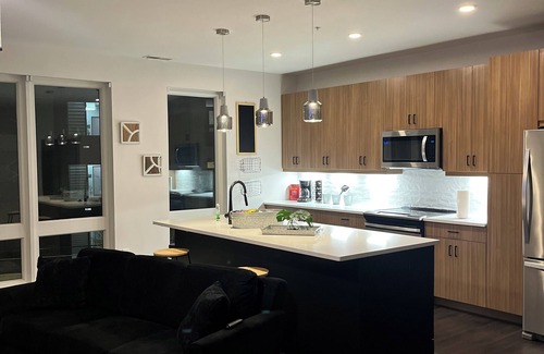 Westside Wohnung | 2 BD Midtown Atl w/Balcony+Black Truck Option