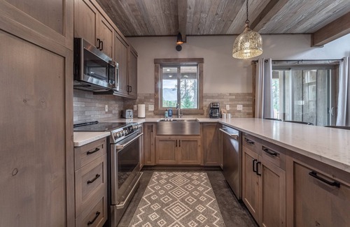 Coram Eigentumswohnung | 2bd/2ba Stunning Condo-Stay Near Glacier- Private Hot Tub- King Bed #4-4