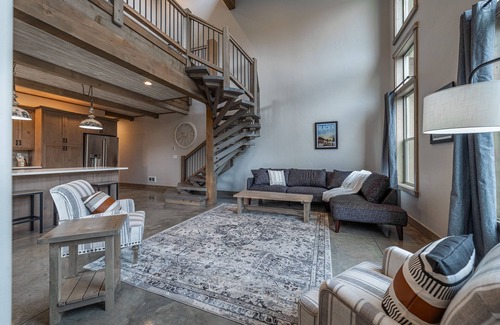 Coram Eigentumswohnung | 2bd/2ba Stunning Condo-Stay Near Glacier- Private Hot Tub- King Bed #4-4