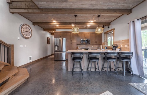 Coram Eigentumswohnung | 2bd/2ba Stunning Condo-Stay Near Glacier- Private Hot Tub- King Bed #4-4