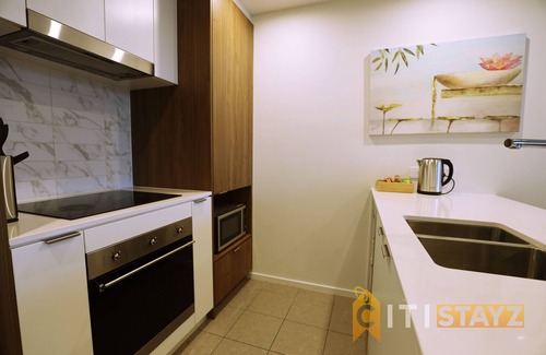 Phillip Wohnung | 2bd 2bth - Chic Apt in Woden CBD
