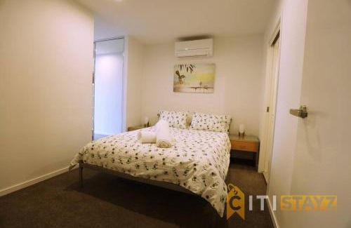Phillip Wohnung | 2bd 2bth - Chic Apt in Woden CBD
