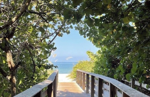 Vanderbilt Beach Eigentumswohnung | 2bd 2bth Vanderbilt Beach 4 min to Beach-14 day rentals starting April 1- Nov-30