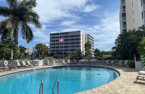 Vanderbilt Beach Eigentumswohnung | 2bd 2bth Vanderbilt Beach 4 min to Beach-14 day rentals starting April 1- Nov-30