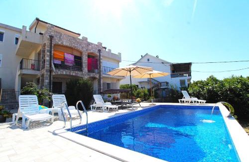 Burtaisi Wohnung | 2bd Apt w Private Pool and City View "Keka"