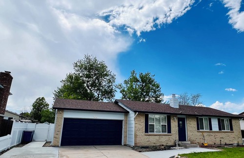 Heather Gardens Haus | 2BD Guest Suite in Basement – Spacious and Private Half of the Home
