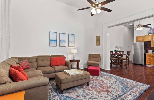 Mid-City Haus | 2BD In Heart of Mid CIty | 2 Blocks off Street Car