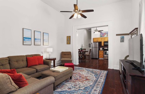 Mid-City Haus | 2BD In Heart of Mid CIty | 2 Blocks off Street Car