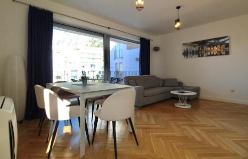 Dobrota Wohnung | 2bd New Dobrota Apt with Bay Views