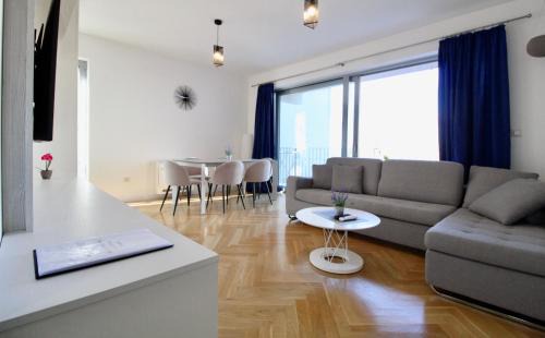 Dobrota Wohnung | 2bd New Dobrota Apt with Bay Views
