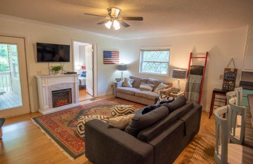 Crumpler Haus | 2Bd Riverfront with Expansive Outdoor Space, River Access, Fire Pit