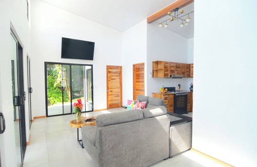 Uvita Haus | 2bdr Home in Uvita OROPENDOLA | Private Pool | Sea View