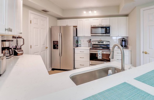 New Smyrna Beach Eigentumswohnung | 2Bdr Oceanwalk Getaway w/Pool & Hottub!