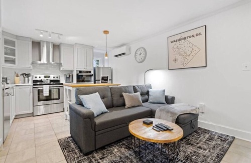 Radnor - Fort Myer Heights Haus | 2BDRM-5 min walk to Courthouse Metro/10min to DC