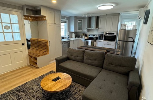 Radnor - Fort Myer Heights Haus | 2BDRM-5 min walk to Courthouse Metro/10min to DC