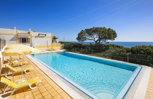 Benagil Villa | Villa mit Gemeinschaftspool und Meerblick