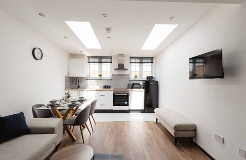 Warrington Wohnung | 2Bed Executive Pad by Traboule Properties LTD