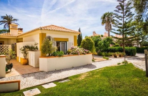 Estombar Haus | Luxus-Apartment auf Golfplatz - Aircon - Wifi - beheizte Pool - Terrasse - Garten